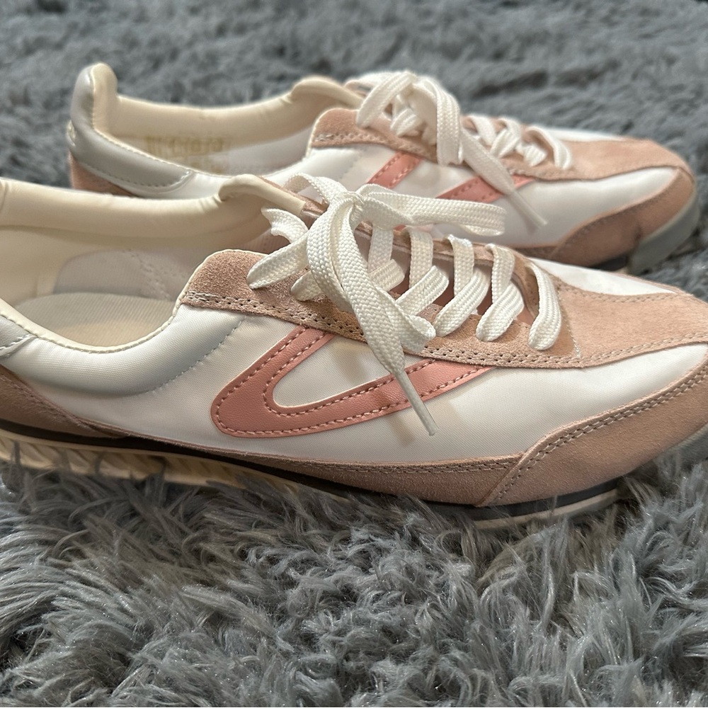 Women’s Tretorn sneakers Size 10m